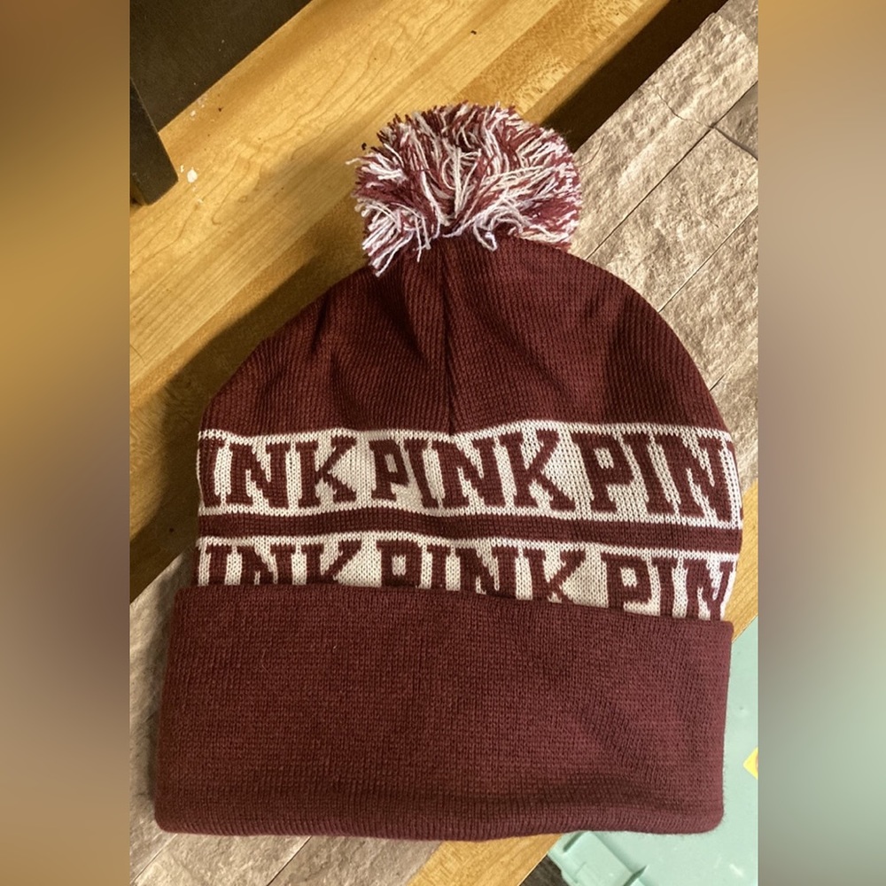 VS PINK Pom hat
